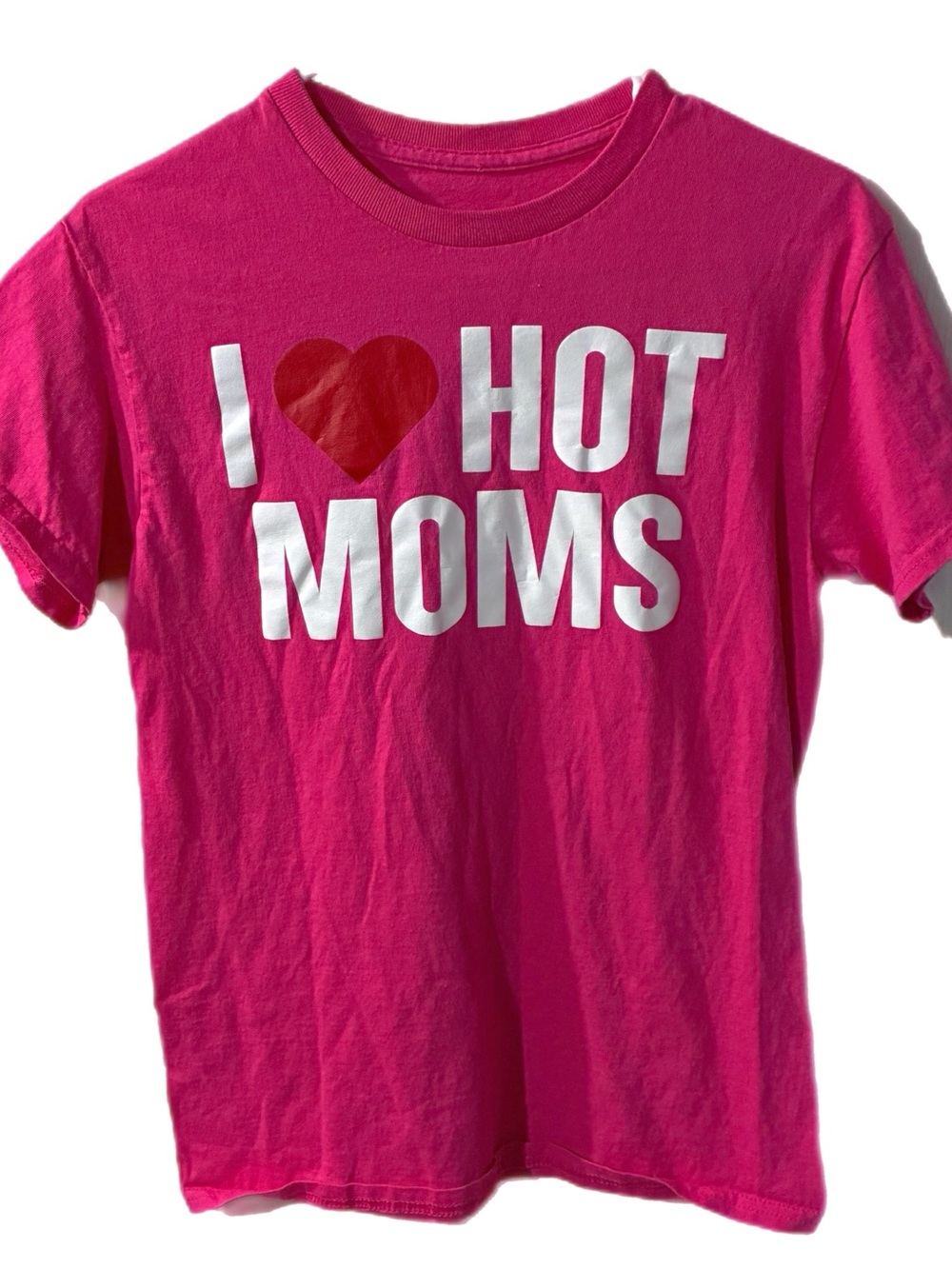 Y2K Pink 'I ♥ Hot Moms' Graphic Tee